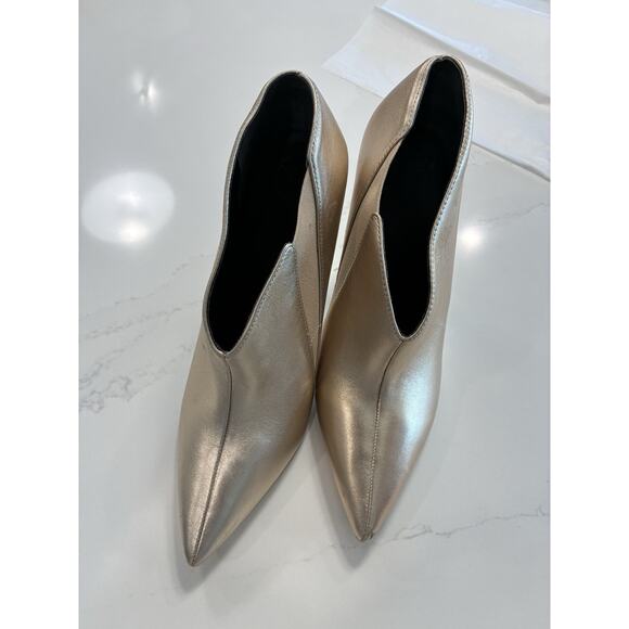 Guess Women's Ondrea Pointed Toe Classic Pumps In Gold Leather Size 9 - Picture 3 of 7
